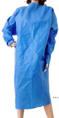 O isolamento descartável cirúrgico da cor azul veste brandamente respirável